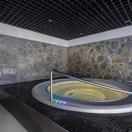 Park B19- Z Dostepem Do Basenu, Sauny, Jacuzzi, Silowni 아파트